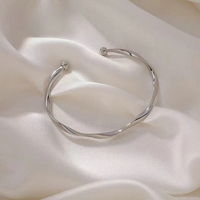 Classic Premium Retro Twisted Gold Color Metal Bracelet 2